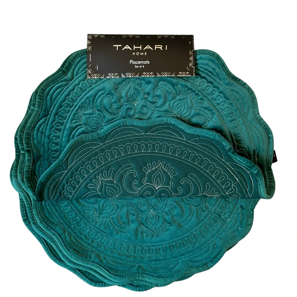 Tahari Medallion Christmas Green Velvet Velour Placemat Set Round 16